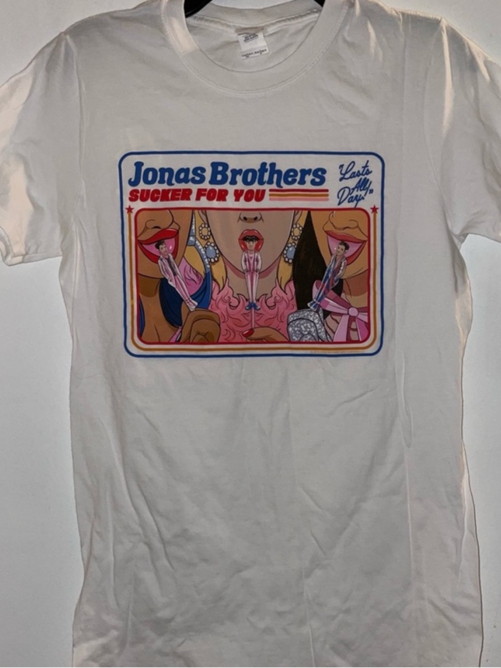 2x Jonas brothers shirt